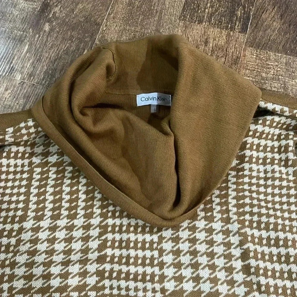 Calvin Klein Beige Crowl Neck High Low Sweater - Picture 4 of 9